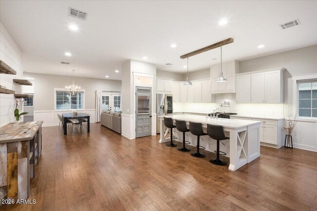 Building Photo - 4311 E Earll Dr