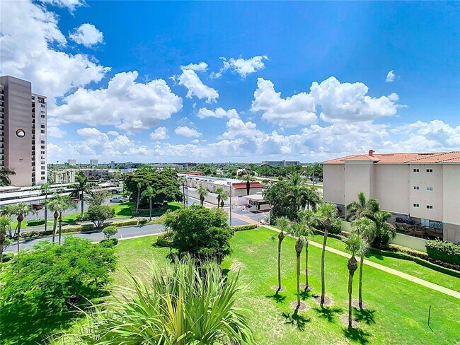 Building Photo - 7400 Sun Island Dr S