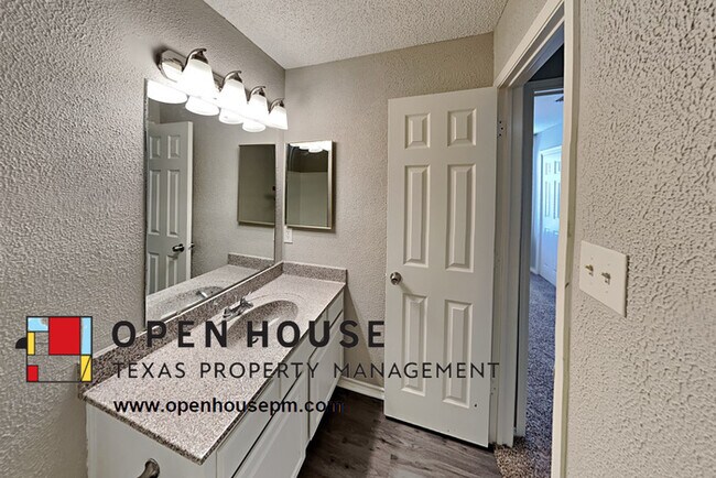 Building Photo - 2324 Weyborn Dr Arlington