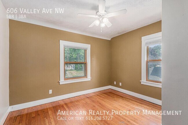 Building Photo - 606 Valley Ave NW