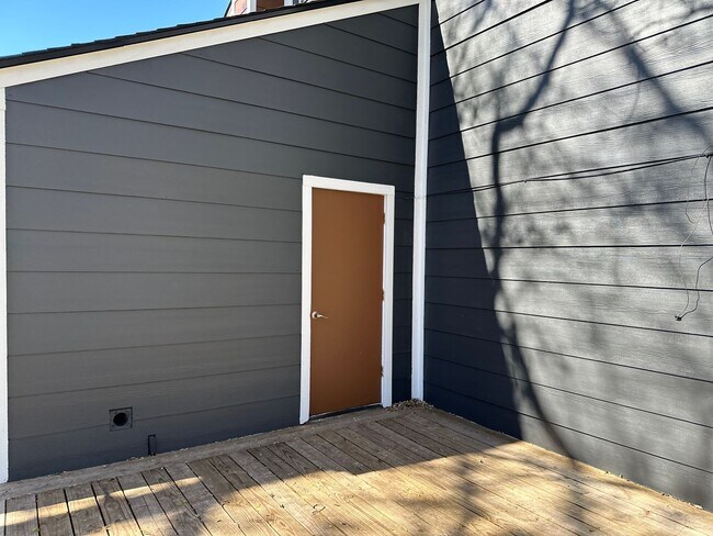 Building Photo - 3704CH