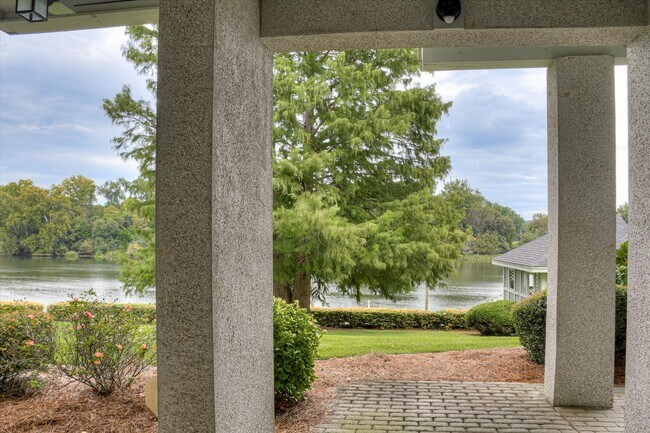 Building Photo - 106 Riverbend Dr