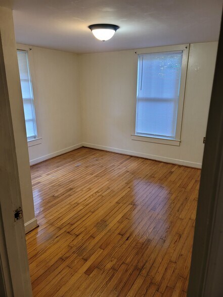 Building Photo - 312 Creps St