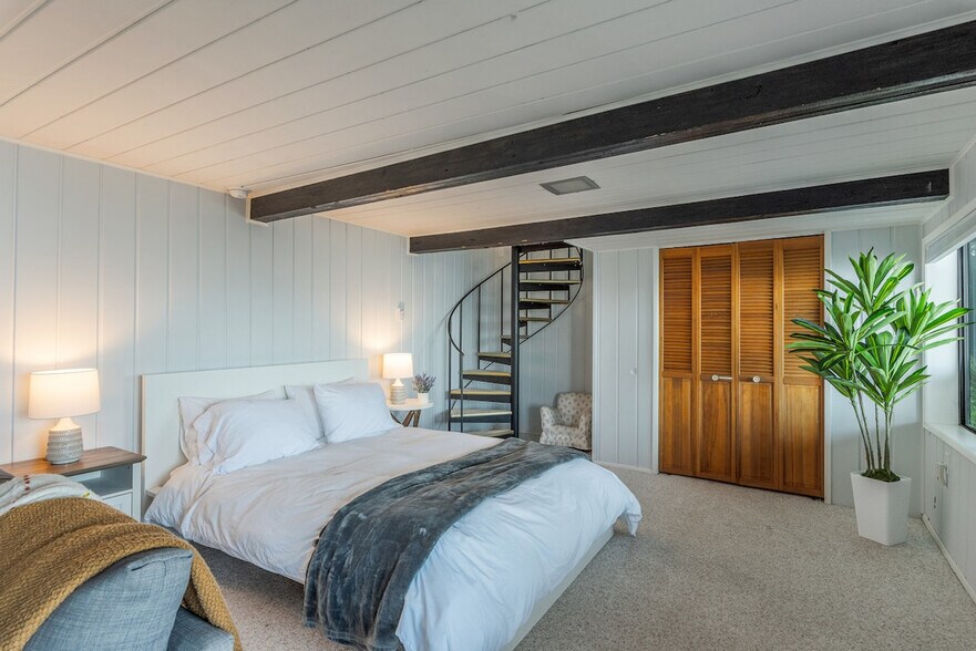 Building Photo - 2038 S Breezy Point Rd