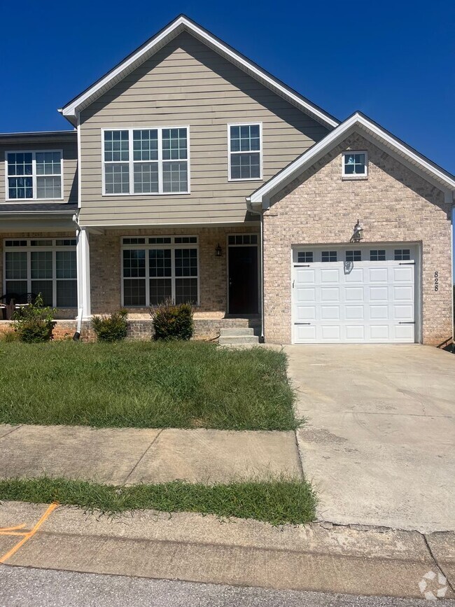 Building Photo - Modern three bedroom townhome with garage