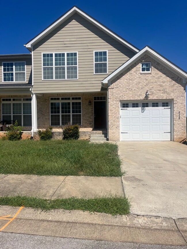 Primary Photo - 3 Bed Townhouse with Garage