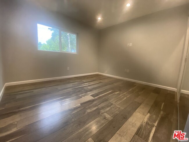 Building Photo - 8448 Fenwick St