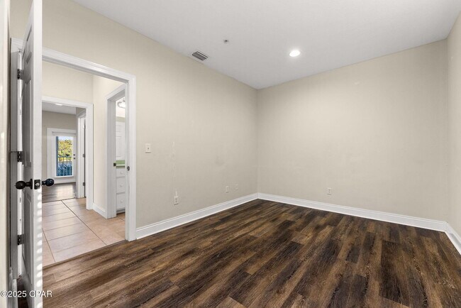 Building Photo - 212 Bonita Cir