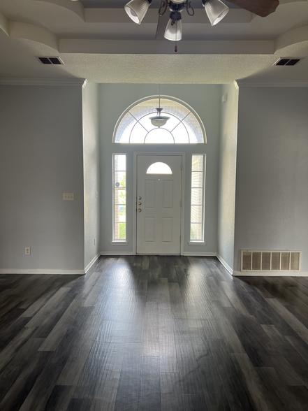 Building Photo - 4301 Capri Dr