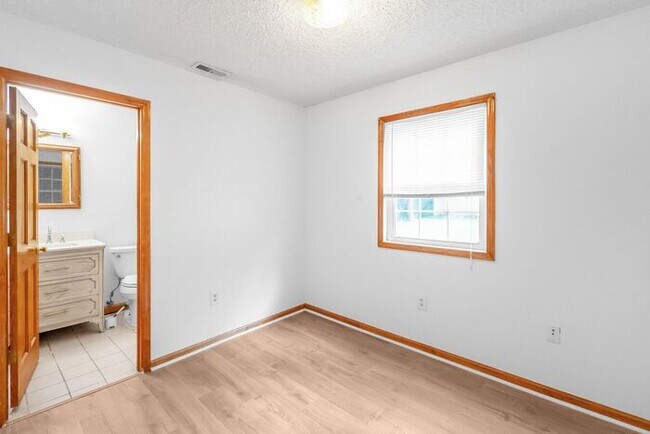 Building Photo - Space to Live, Room to Dream, 4BR/2BA with flex space, office, 2 car dettached garage and ample p...