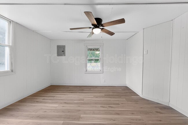 Building Photo - 44 Holbert Ave