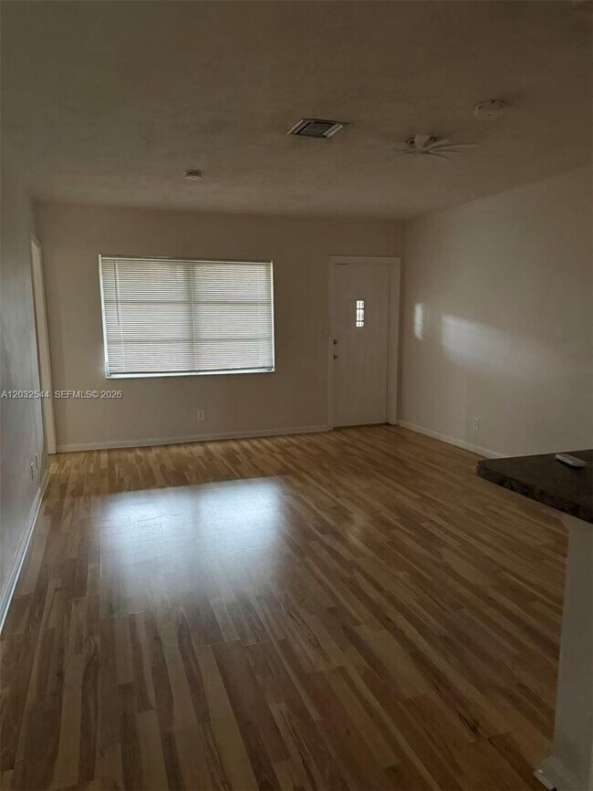Building Photo - 7813 NW 70th Ct