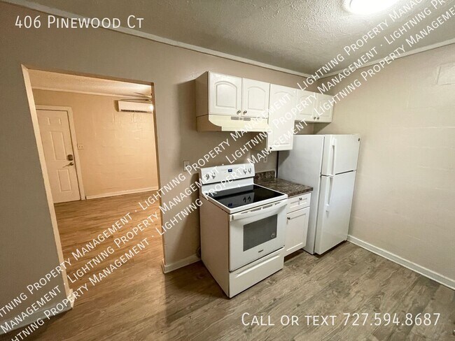 Building Photo - 406 Pinewood Ct