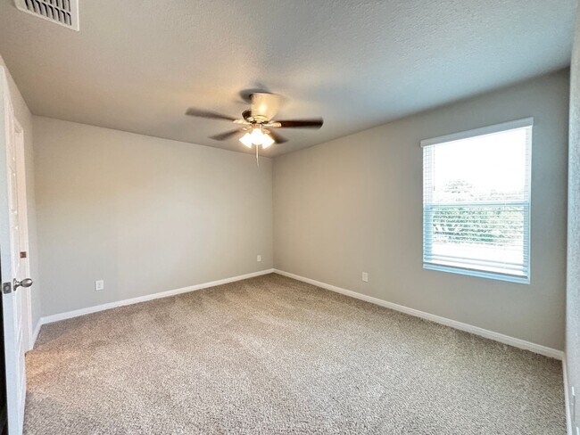 Building Photo - Brand New 3 Bd 2.5 Full Bath Townhouse Near UTSA & LaCantera