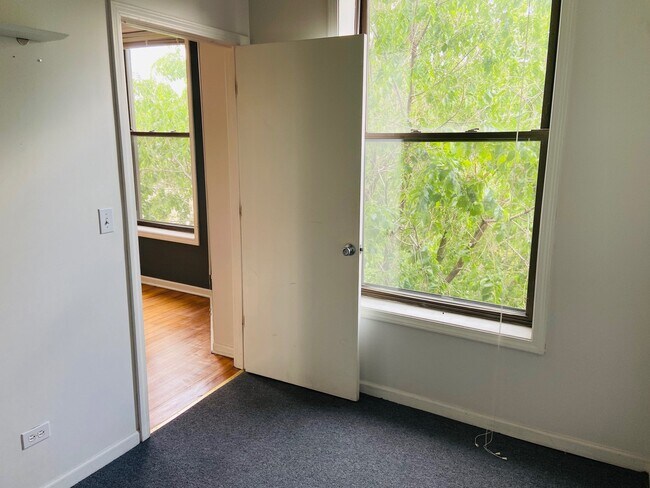 Building Photo - 1656 N Talman Ave