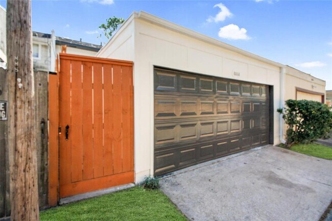Building Photo - 8868 Kempwood Dr