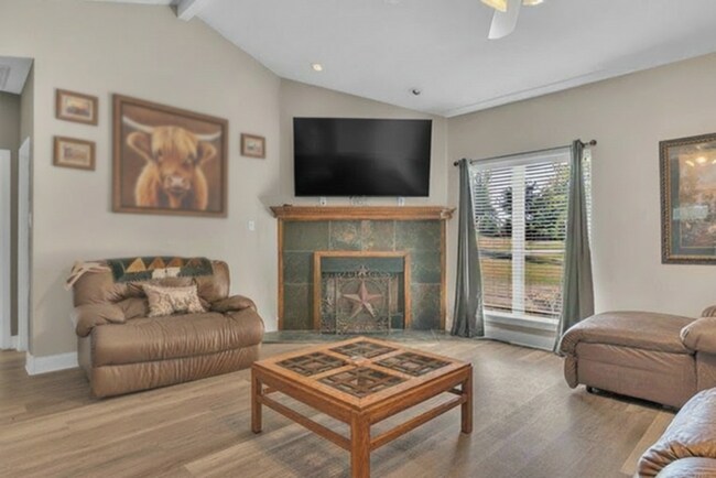 Building Photo - 4/2 on 2 acreas  Longview ISD