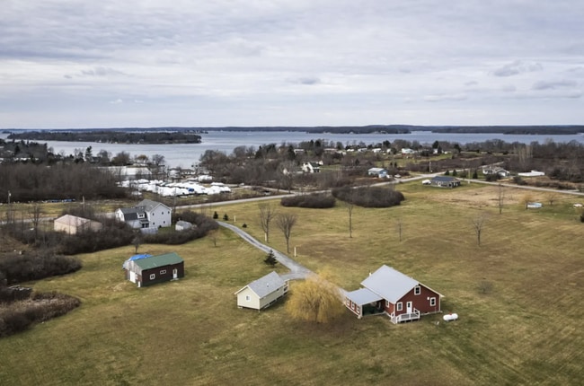 Building Photo - Private furnished winter rental- Heated floors!