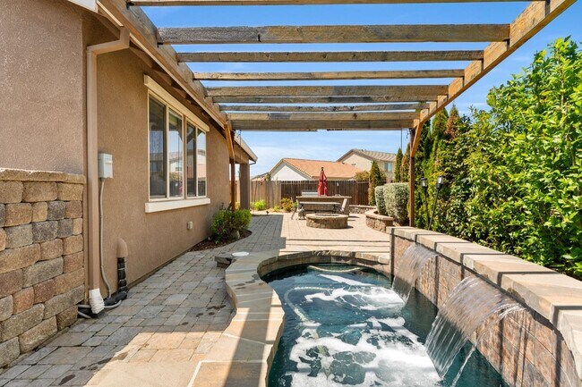 Building Photo - 9363 Wild Lilac Cir