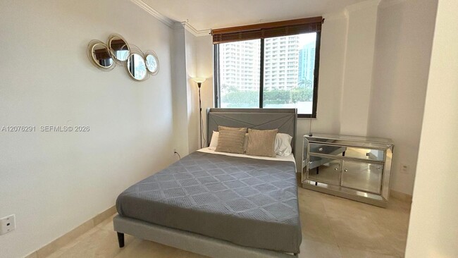 Building Photo - 540 Brickell Key Dr