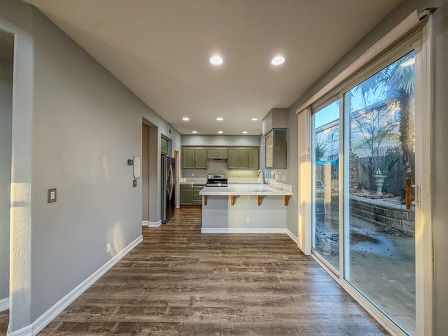 Building Photo - Fantastic. Three bedroom in Gilroy. Corner Lot