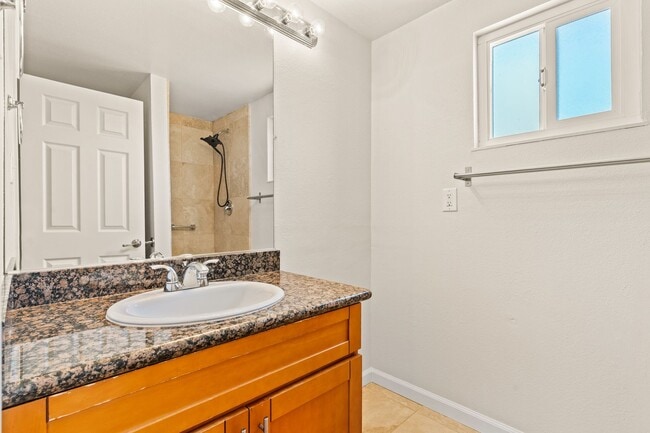 Building Photo - Charming Hayward Home with Modern Upgrades...