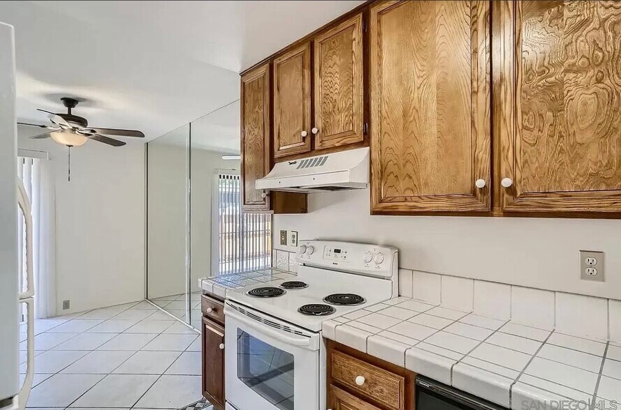 Building Photo - 10705 Caminito Bravura