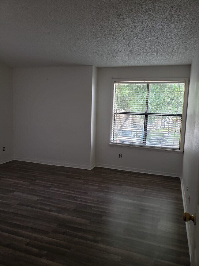 Building Photo - 3038 Antique Oaks Cir