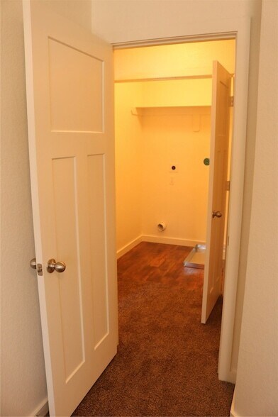 Building Photo - 10535 Mills Rd