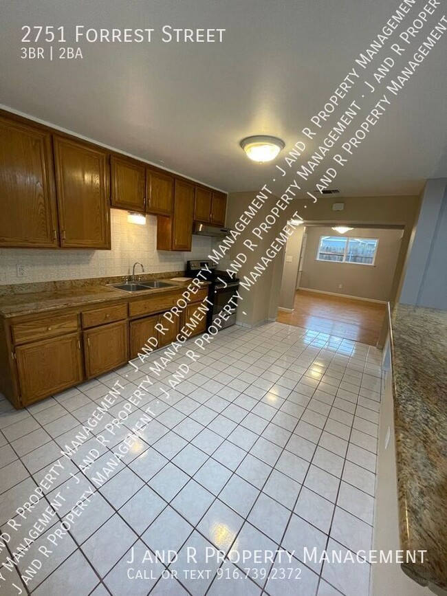 Building Photo - 2751 Forrest St