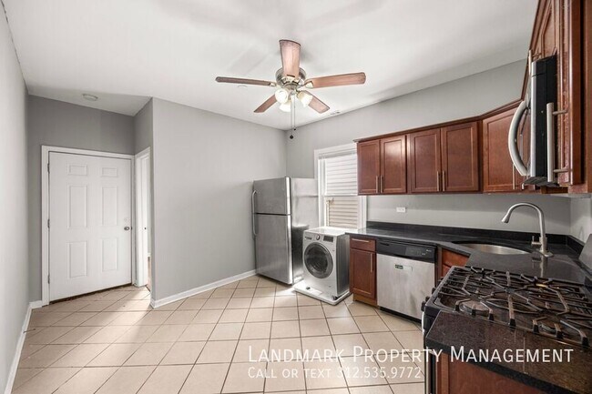 Building Photo - 2947 N Avers Ave