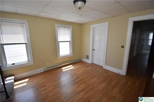 Building Photo - 215 Cattell St