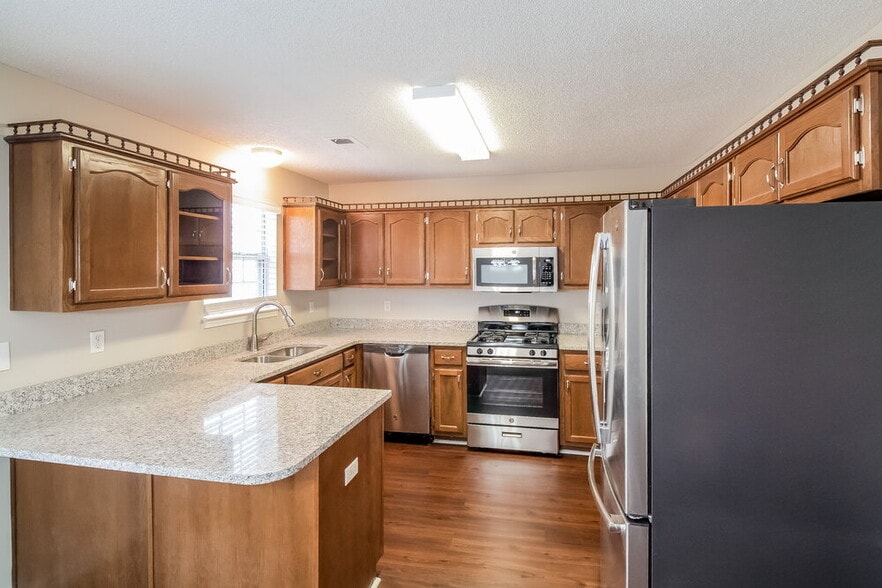 Building Photo - 3455 Pendulum Dr N