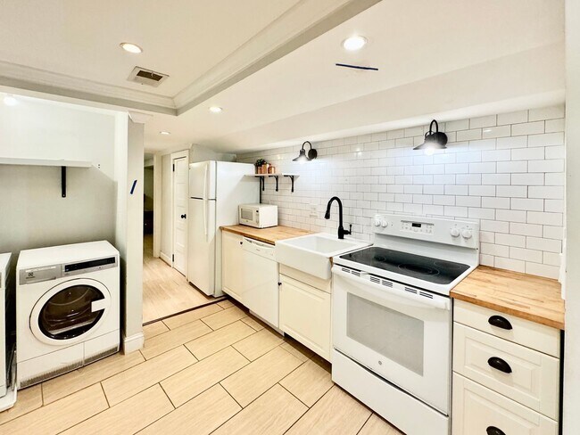 Building Photo - 3215 11th St NW