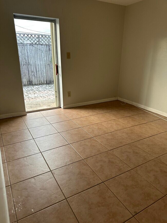 Building Photo - 2733 NE 1st Terrace