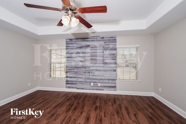 Building Photo - 855 Clover Ave