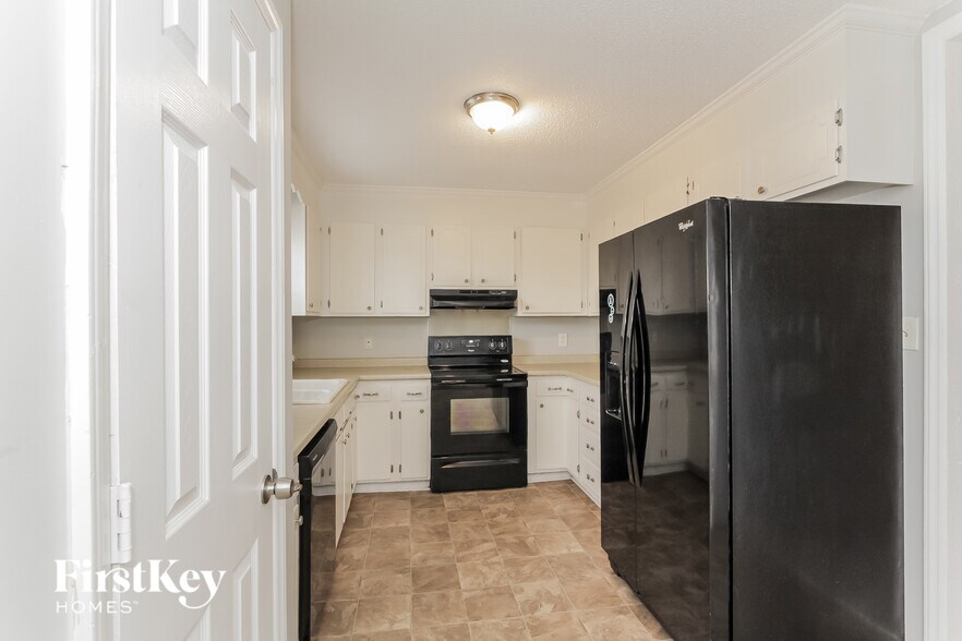 Building Photo - 11106 5 Cedars Rd