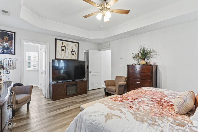 Building Photo - 326 Sedium Ln