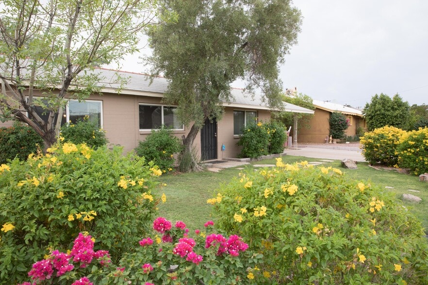 Outside of the property - 7561 E Belleview St