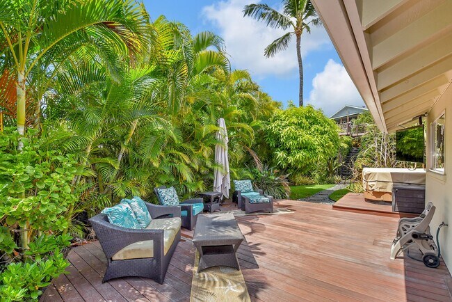 Building Photo - Pet Friendly, Fully Furnished Home in Keau...