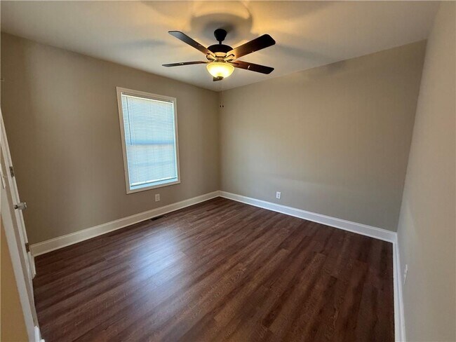 Building Photo - 5956 Moon Dr