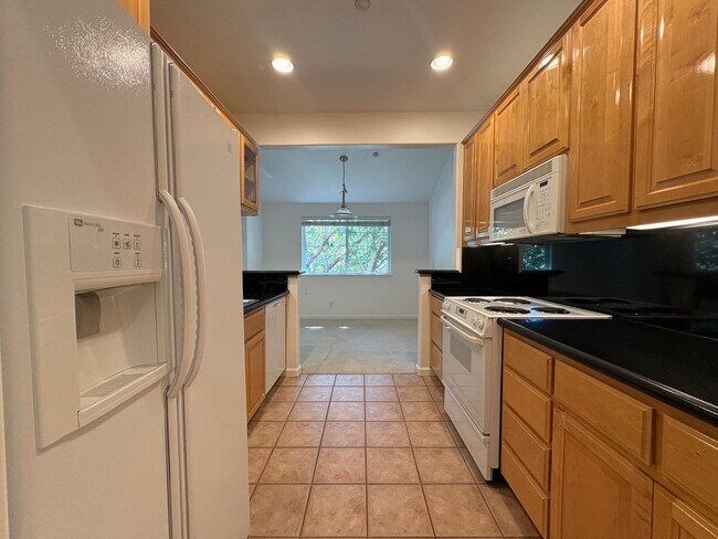 Building Photo - Spacious One Bedroom in Downtown Menlo Park