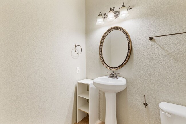Building Photo - Immaculate 2 Bed 2 Bath Condo with Pikes Peak Views in D49!!!