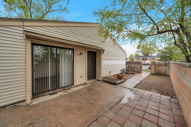 Building Photo - Newly Remodeled 2 Bed 1 Bath Duplex in West Valley