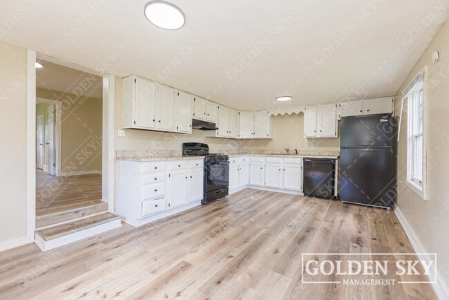 Building Photo - 1704 W 15th St