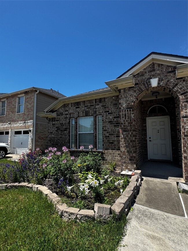 Building Photo - 9311 Camelia Crest Ln