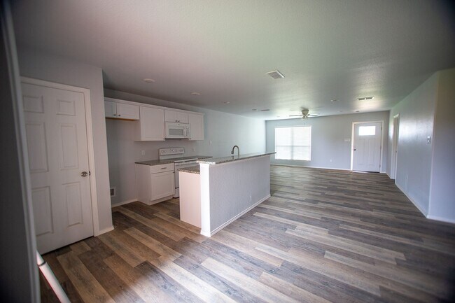 Building Photo - New Beginnings Start at AMRR: 3 Bedroom in Hill Valley!