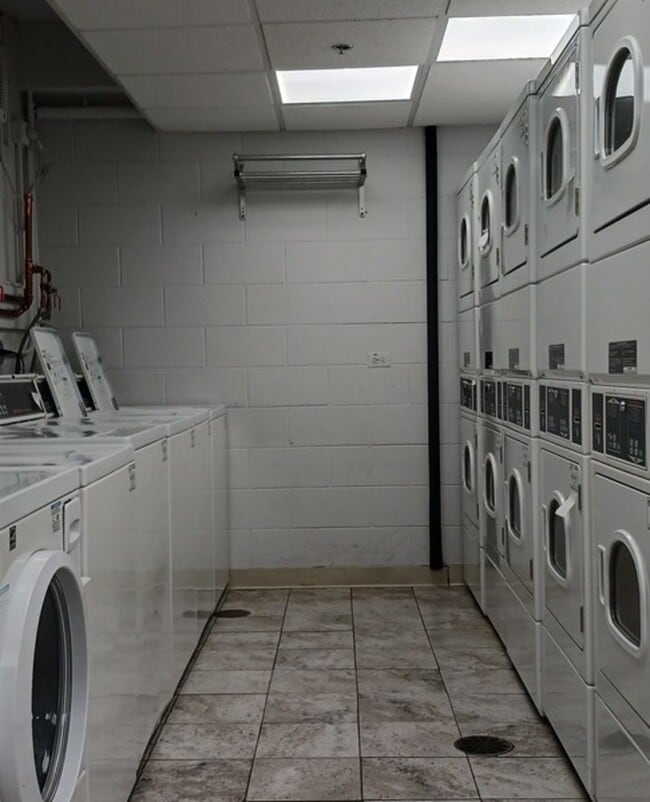 Building Photo - 8801 W Golf Rd