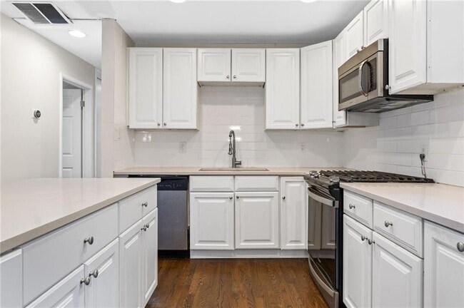Building Photo - 551 Lyle Dr SE
