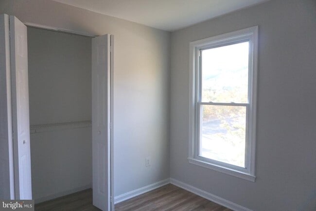 Building Photo - 19 Shady Spring Pl